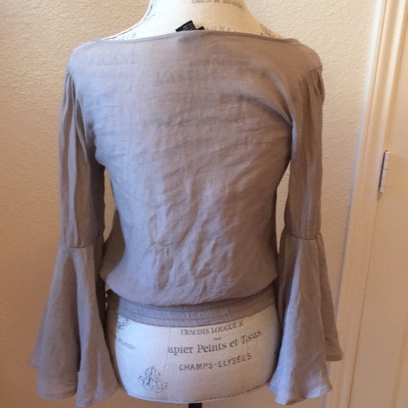 Beautiful sheer Rue 21 Vintage style . - Picture 3 of 7